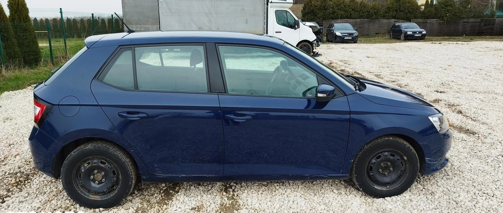 Skoda Fabia cena 17900 przebieg: 200000, rok produkcji 2017 z Warszawa małe 106